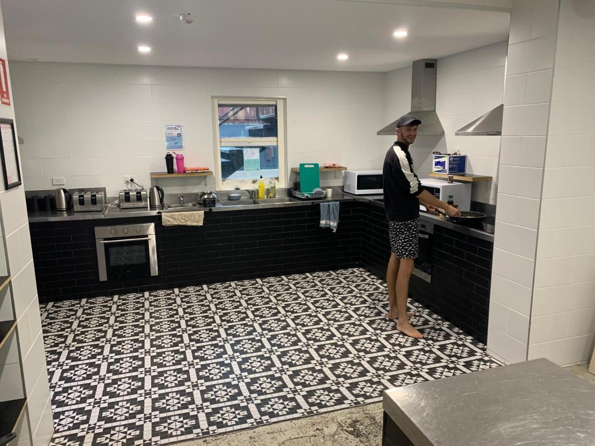 Aussie Dream Hostel Gold Coast Esterno foto